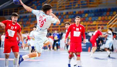 Los Hispanos Juveniles arrollan a Serbia para ser primeros de grupo